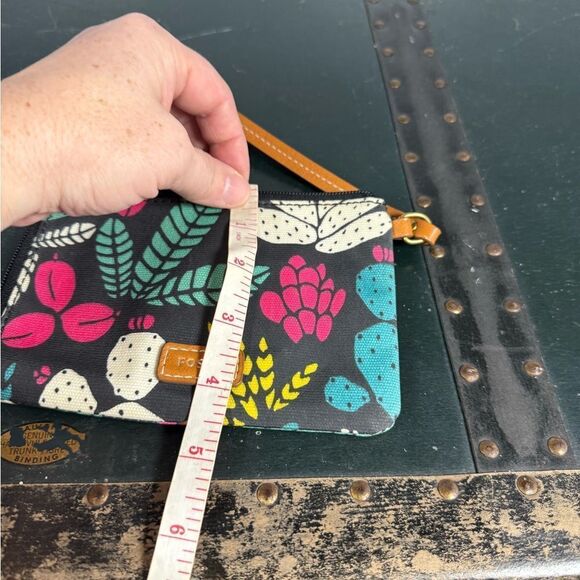 Fossil Multi-Color Floral Coated Canvas Corner Zip Clutch Wallet Wristlet - Picture 6 of 6